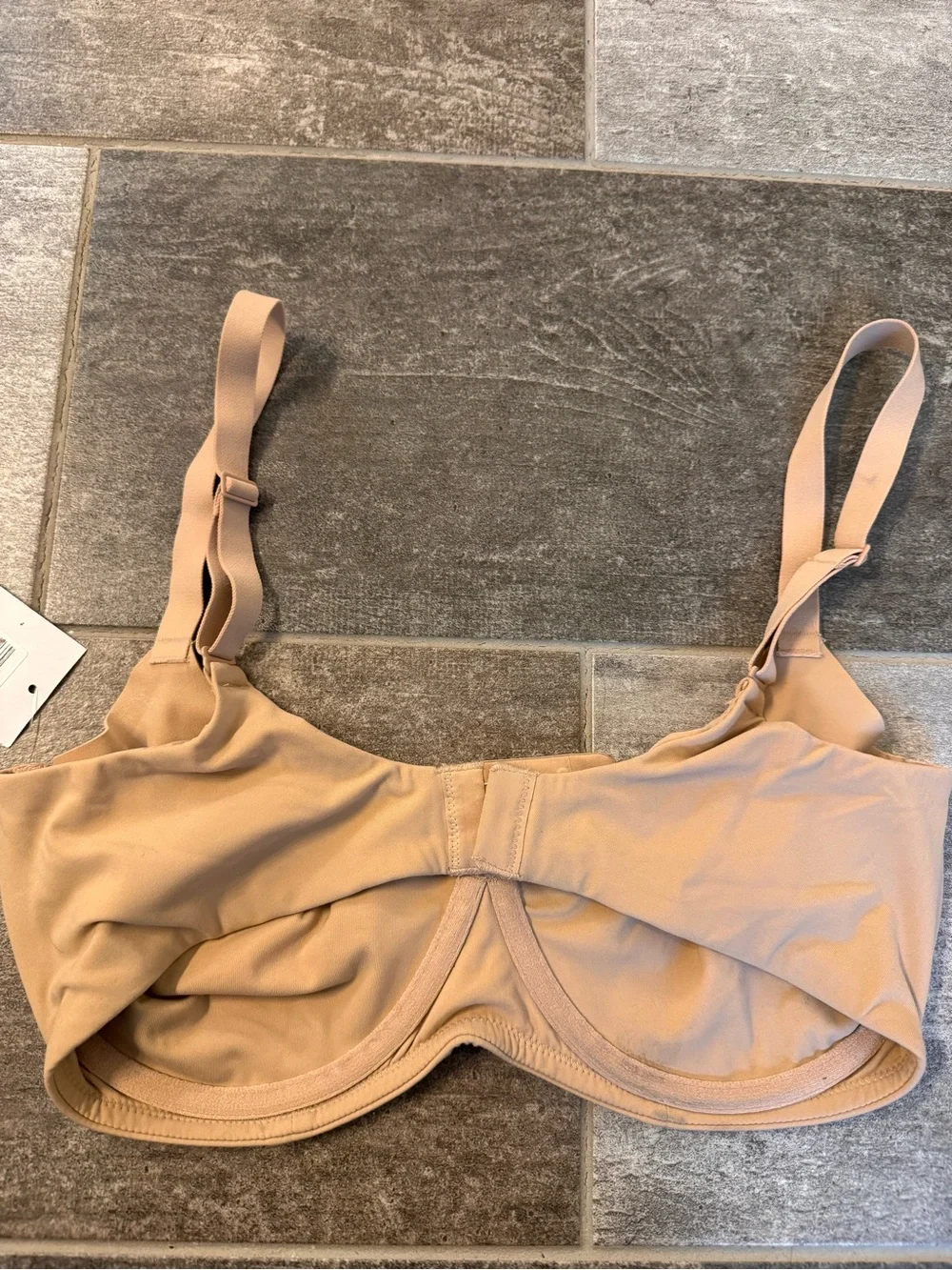Skims Women's Nude Underwire Bra, adjustable straps, tag intact - Picture 2 of 5